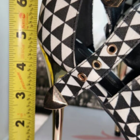 Heels - Picture 4 of 5